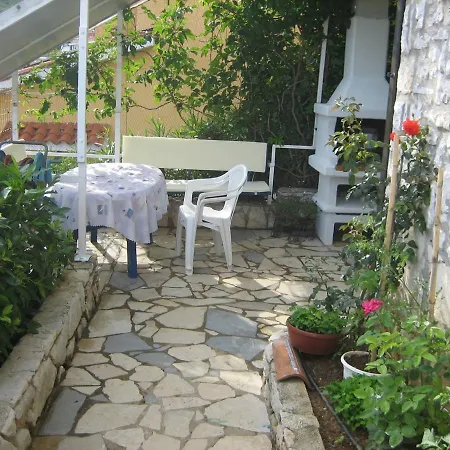 Ana 1069 Rabac
